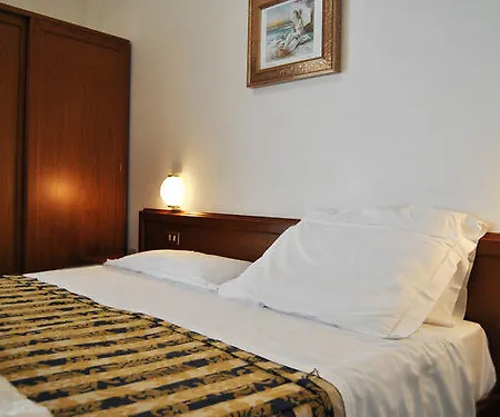 Hotel Santorotto 3*